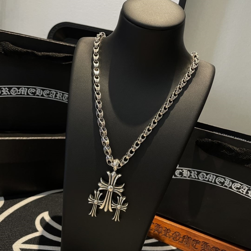 Ch*0me He**ts necklaces